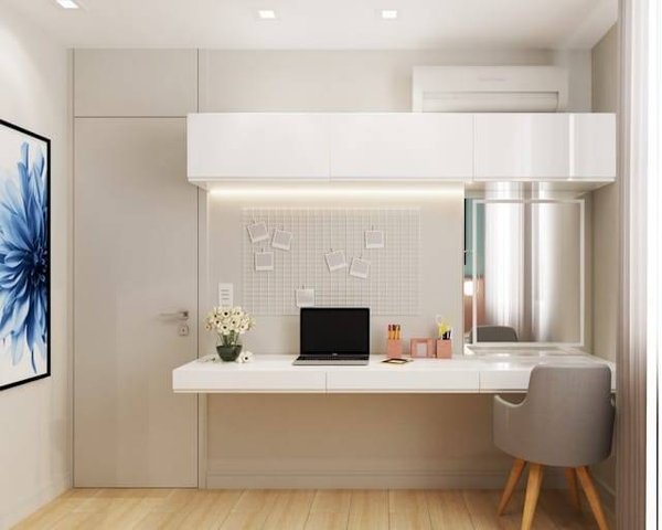 Comment décorer mon bureau sans le surcharger?